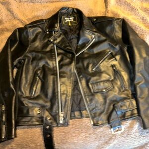 Men’s leather biker coat excellent condition fits a size 3XL